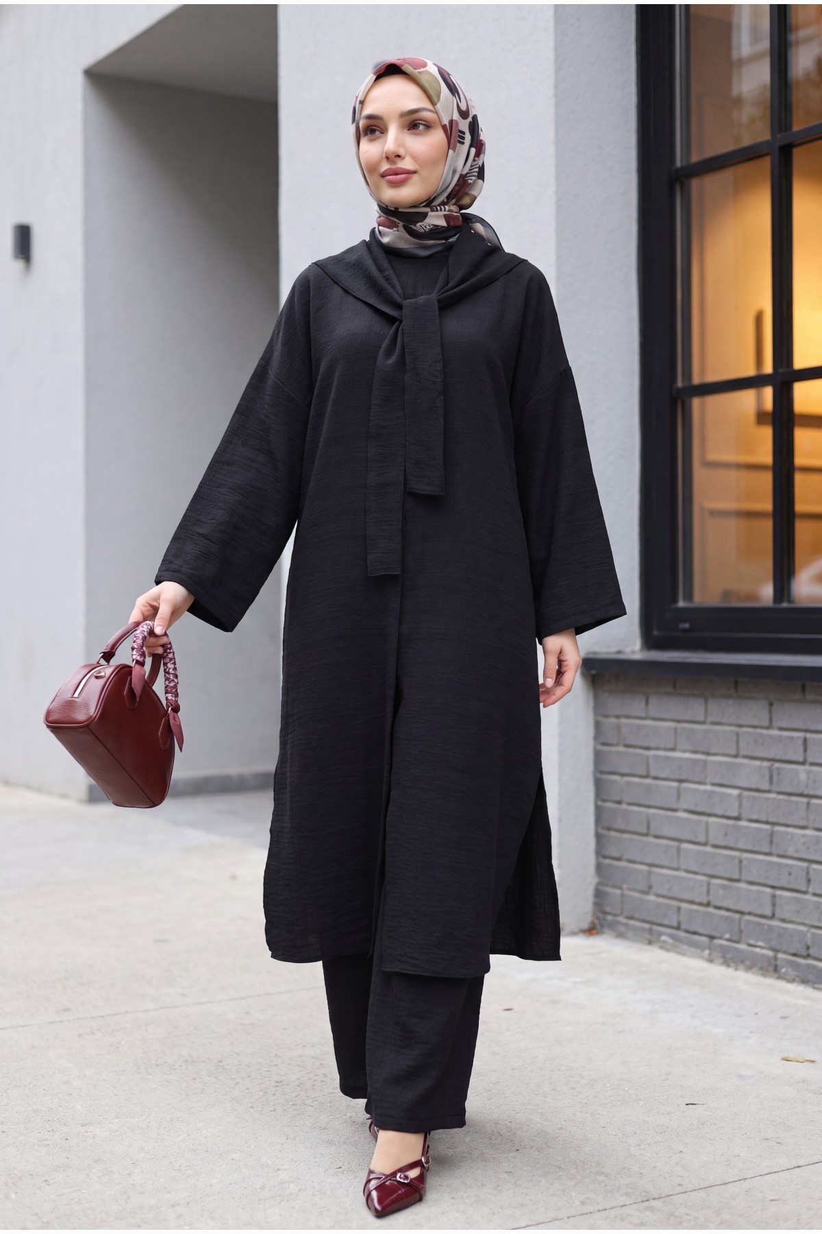 Deep Slit Linen Suit with Scarf Detail and Pockets -Black