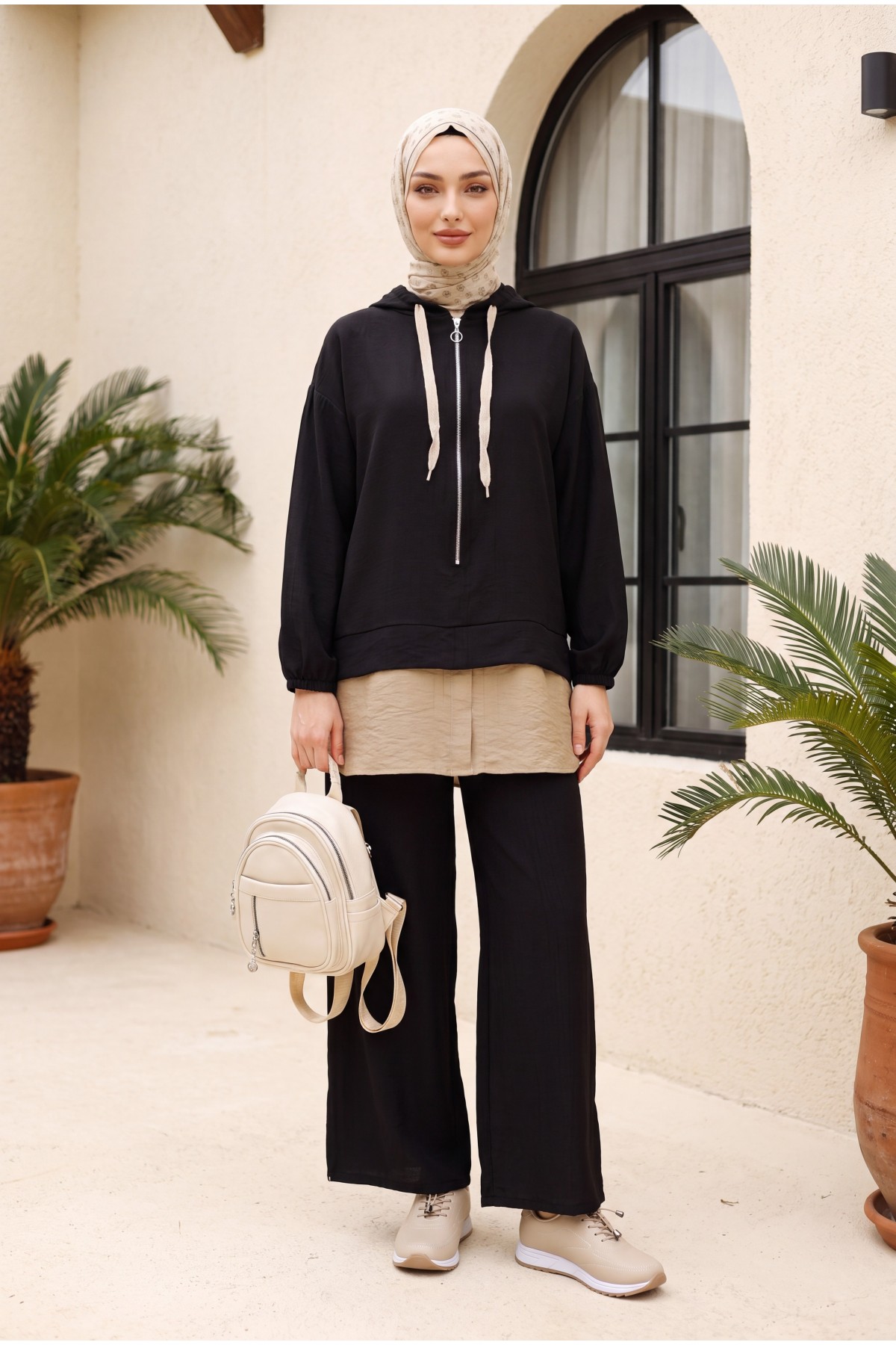 Strawberry Set with Half-Zip Hooded Sweatshirt, Elasticated Cuffs, and Wide-Leg Pants -Black