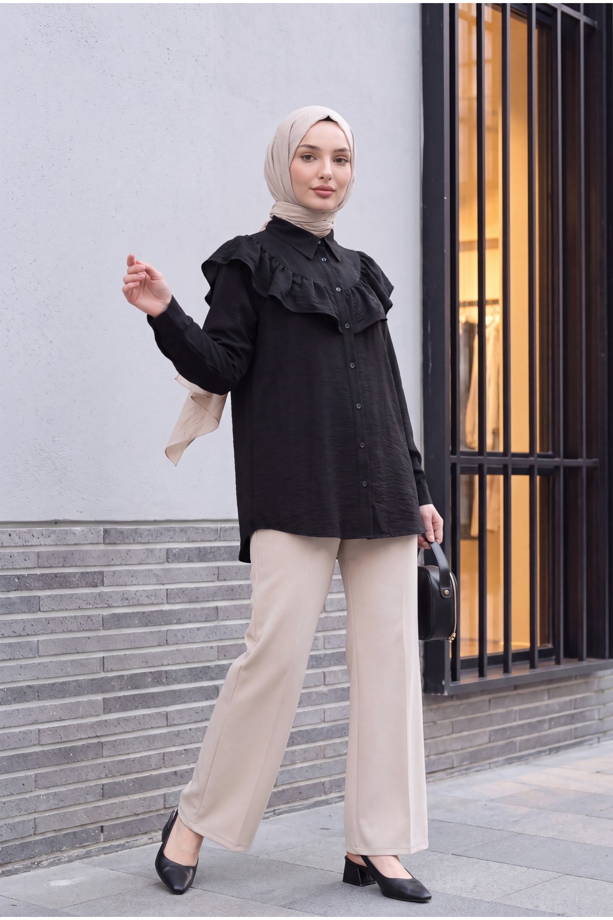 Robadan Fırfırlı Düğmeli Rayon Tunik -Siyah