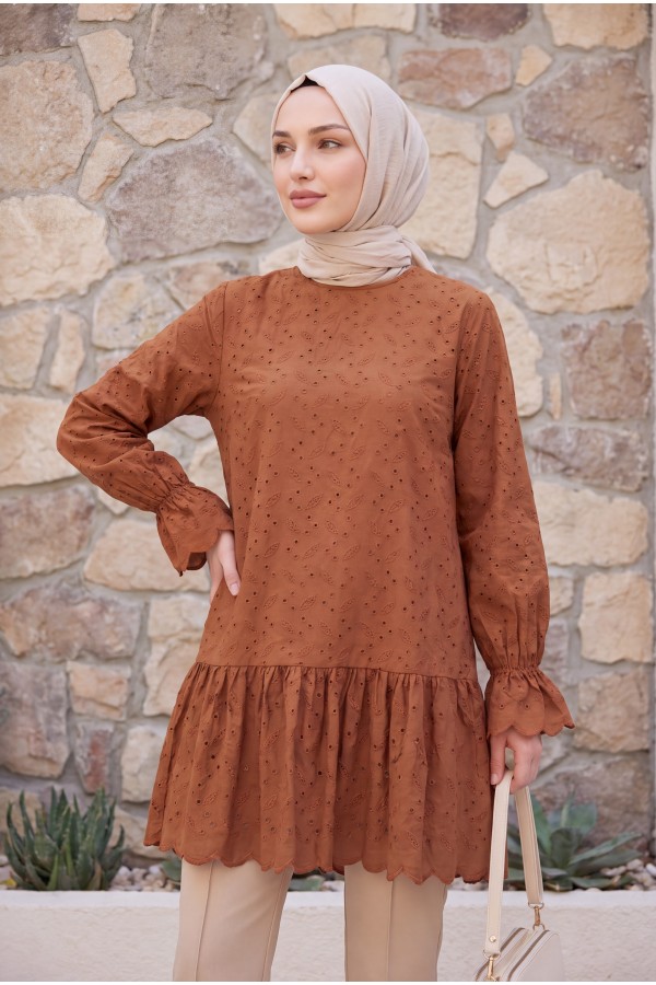Kolu Lastikli Eteği Parçalı Güpürlü Tunik -Taba