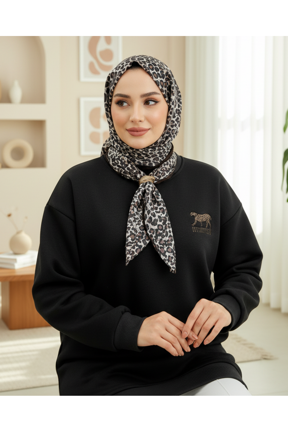 سترة وشاح بشعار الفهد بثلاث خيوط -أسود