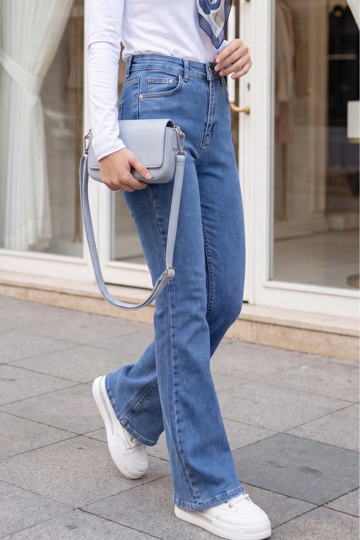 Pocketed, Spanish  -Light blue