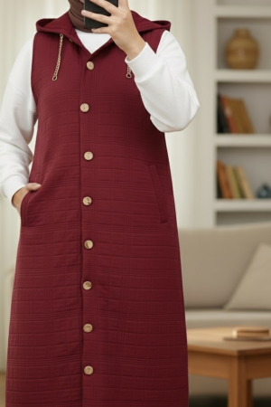 Önü Düğmeli Zincir Detaylı Kapşonlu Kapitone Yelek -Bordo