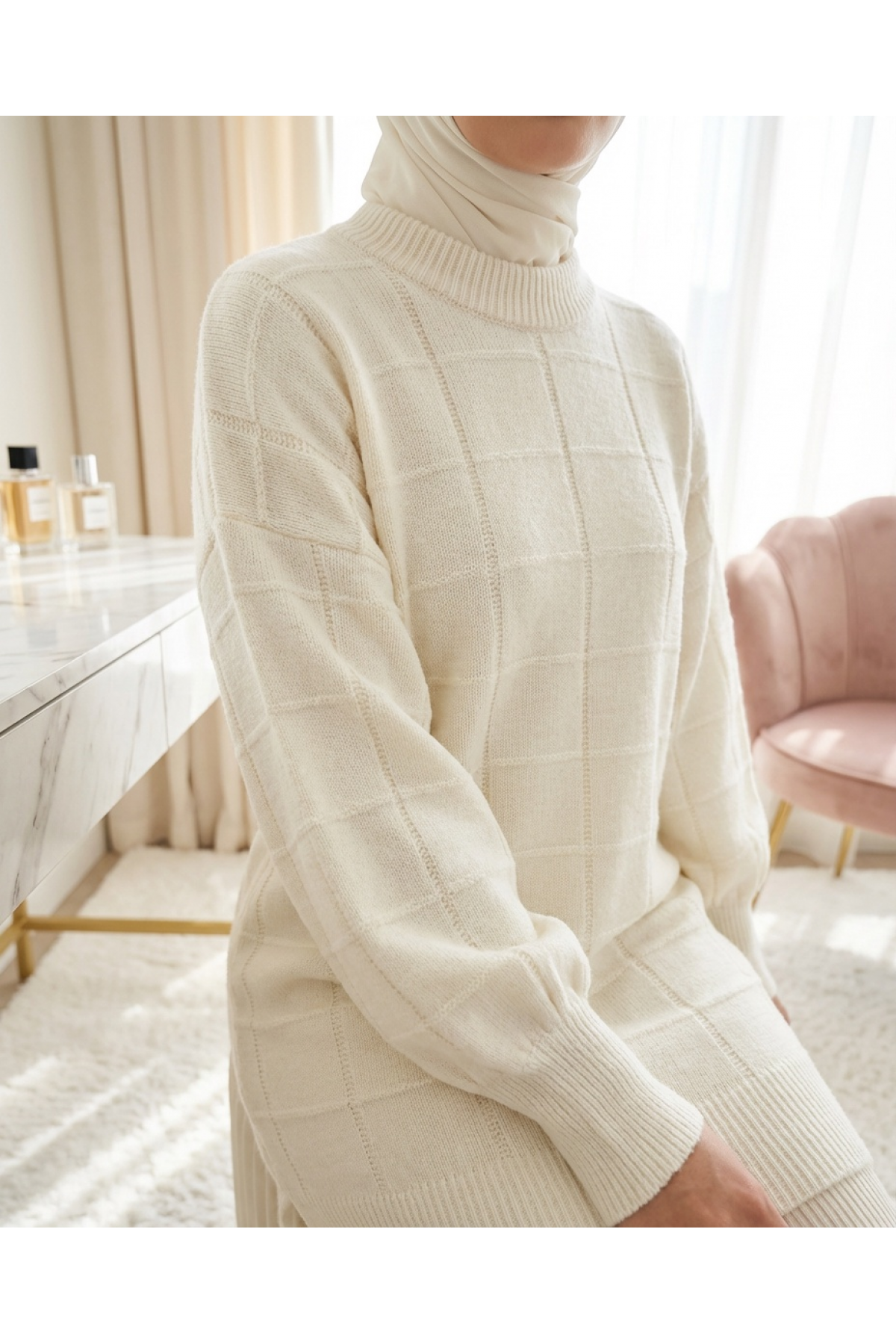 Square Patterned Slit Soft Knit Tunic   -Cream color