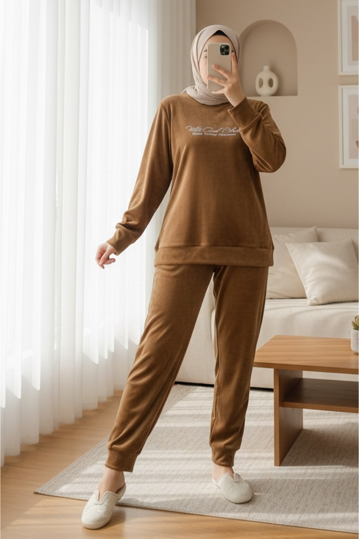 Kabartma Yazılı Fransız Kadife Pijama Takımı -Tarçın