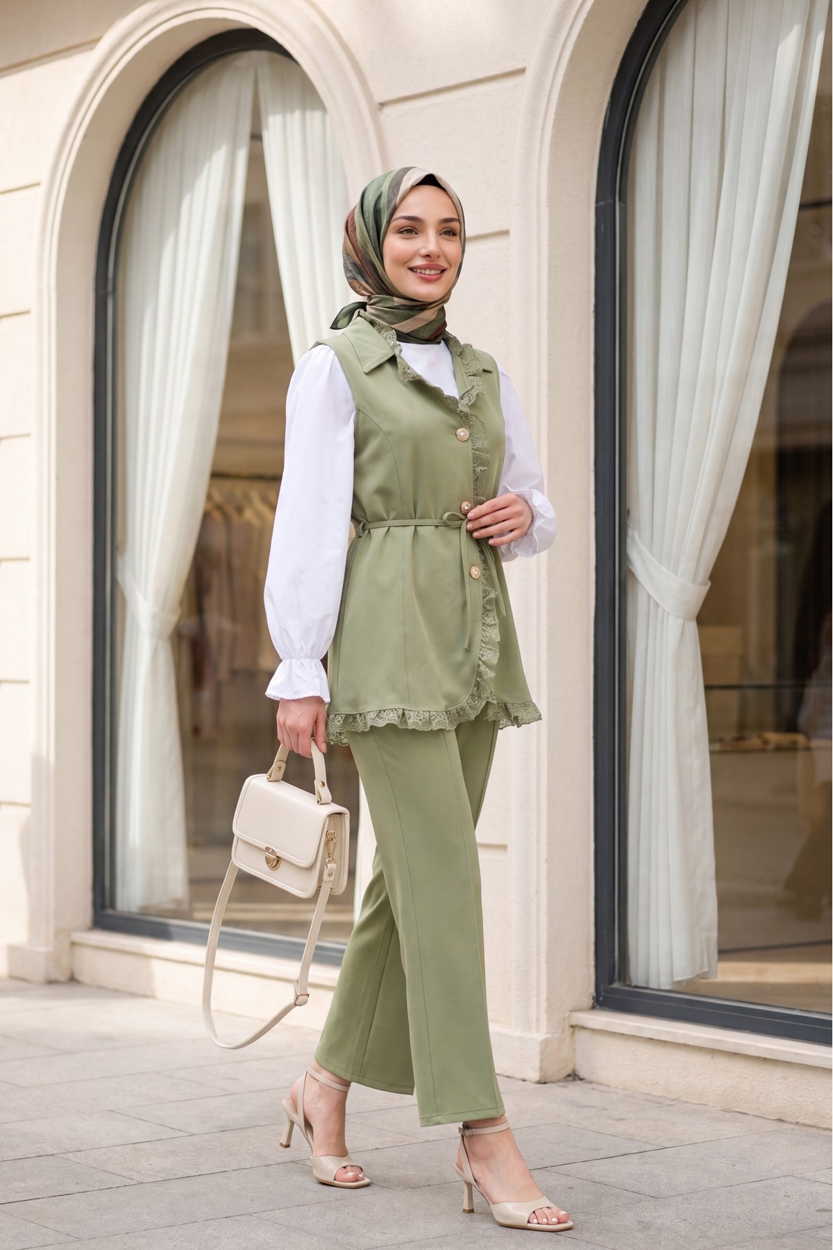 Lace-Detailed Belted Vest and Trousers Two-Piece Crepe Set -Cagla Green detay görseli