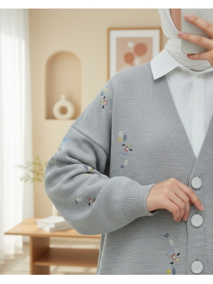 Çiçek Nakışlı Parlak Düğmeli Triko Hırka -Gri