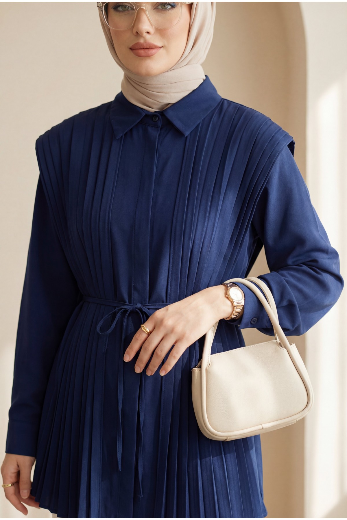 Poplin Shirt with Pleated Detail on Front and Back and Hidden Buttons -Navy blue