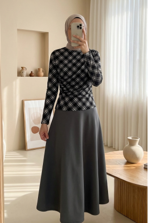 بلوزة كاروهات جانبية مكشكشة -أسود