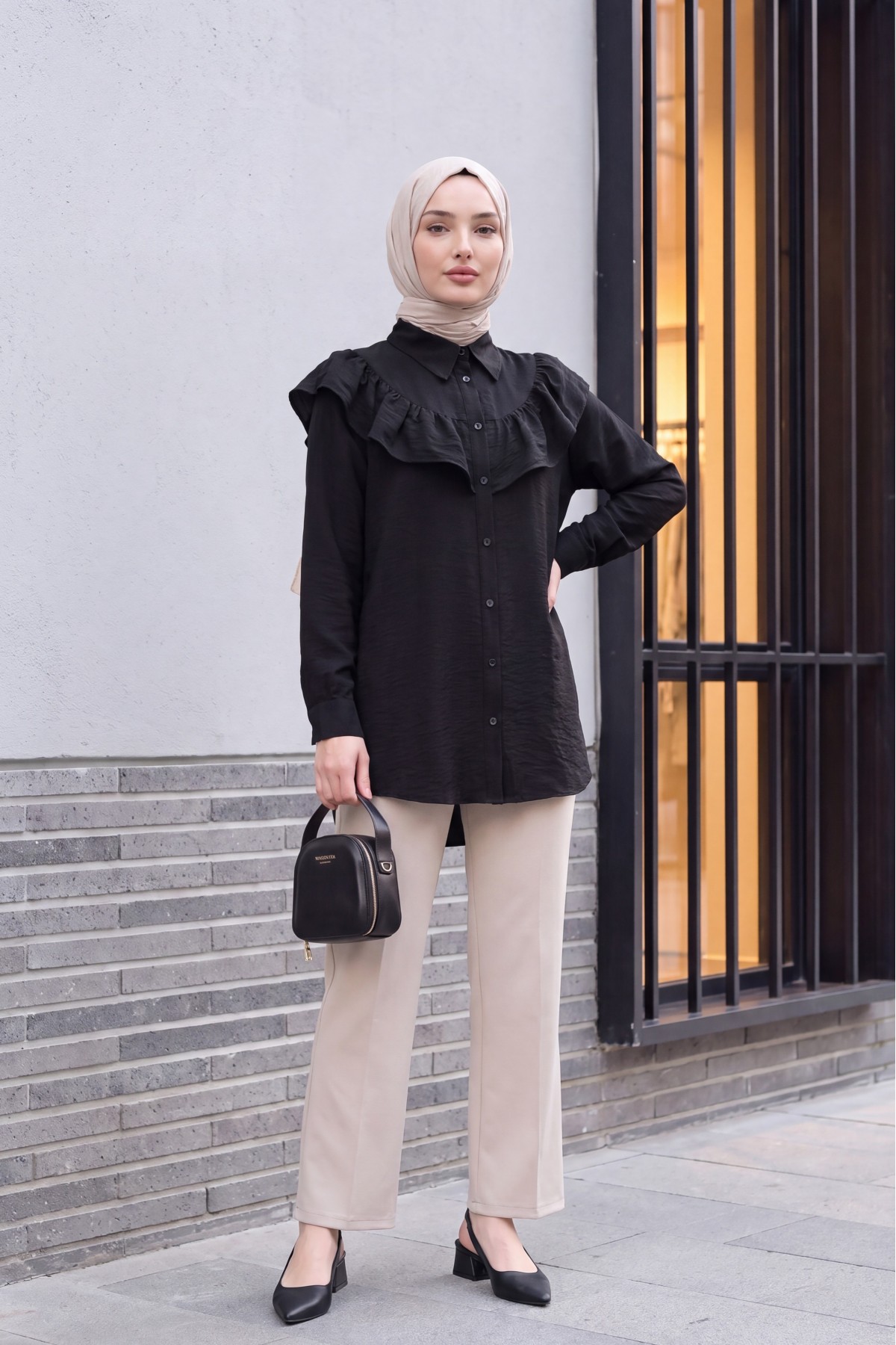 Robadan Fırfırlı Düğmeli Rayon Tunik -Siyah
