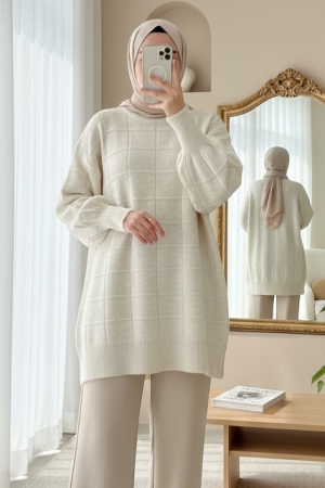Kare Desenli Yırtmaçlı Yumoş Triko Tunik -Ekru