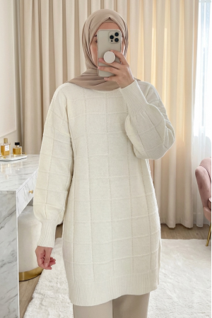 Kare Desenli Yırtmaçlı Yumoş Triko Tunik   -Krem