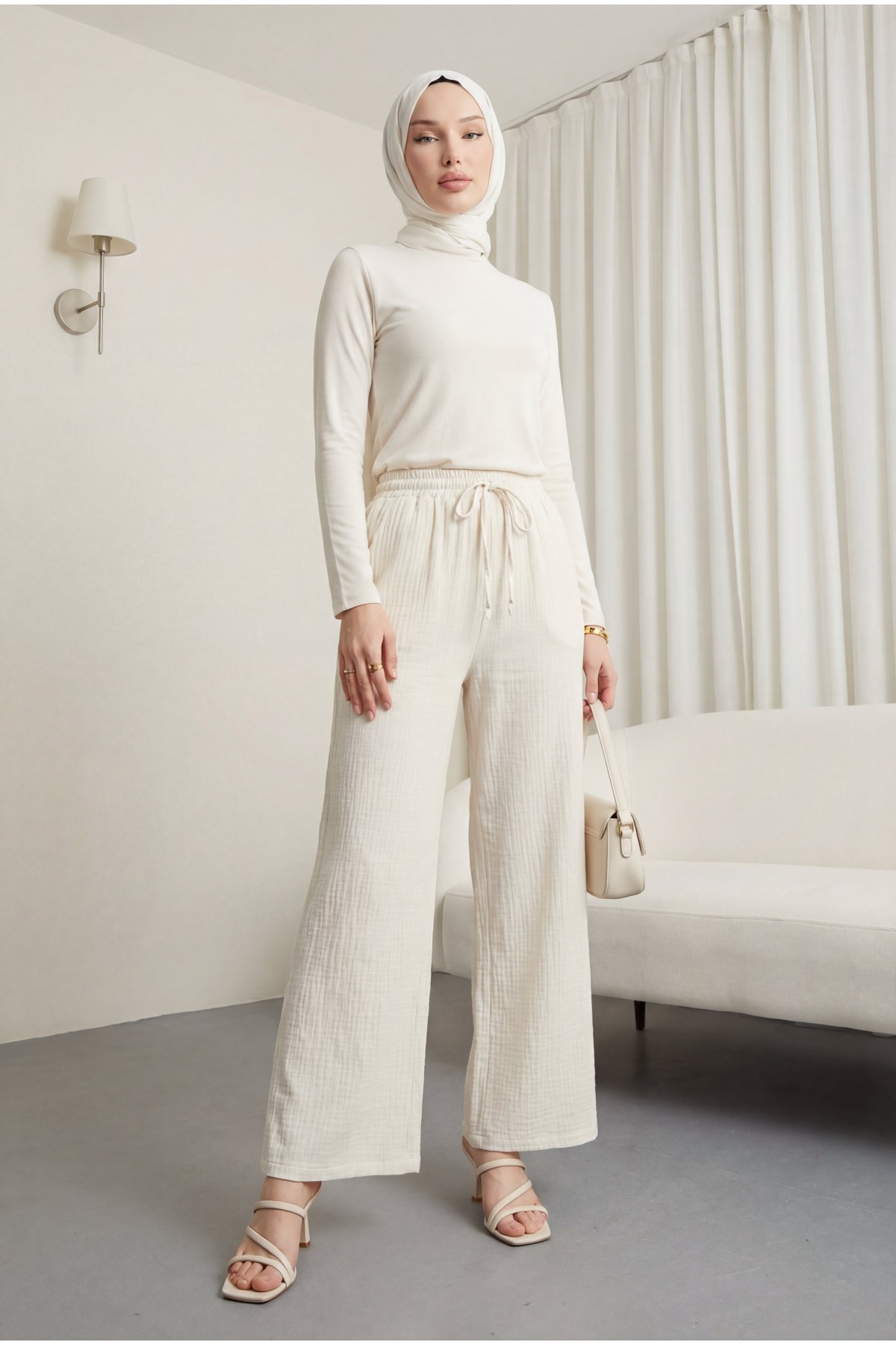 Wide-leg muslin trousers with elasticated waist and drawstring. -Ecru