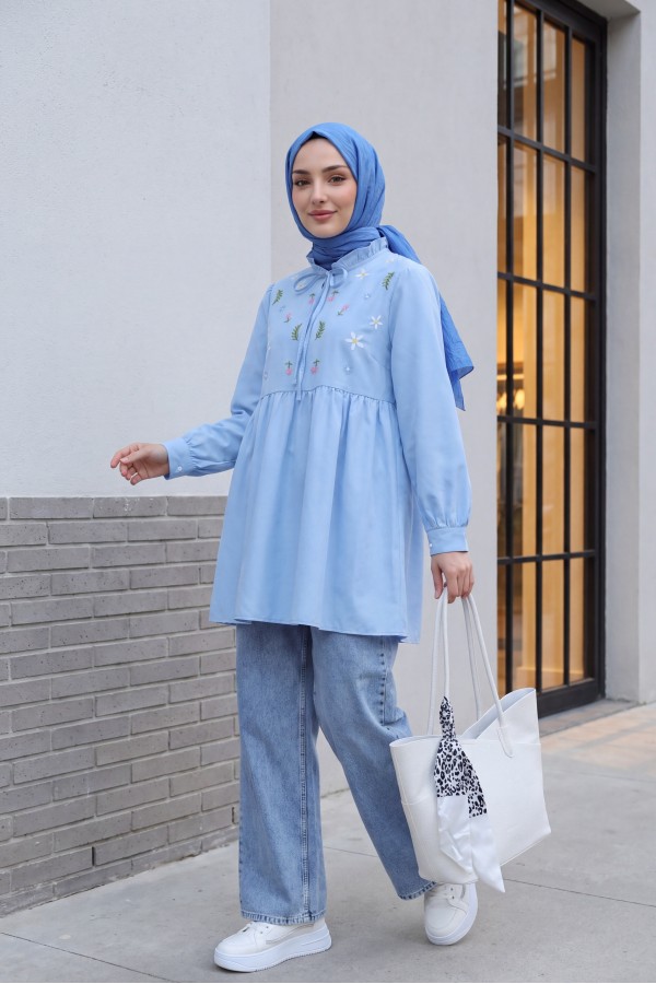 V Yaka Bağlamalı Yakası Fırfırlı Çiçek Nakışlı Poplin Tunik -Bebe Mavi