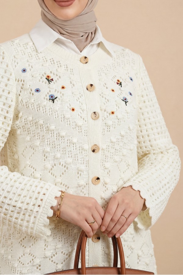 Pompom Round Neck Buttoned Knitwear Cardigan -Ecru
