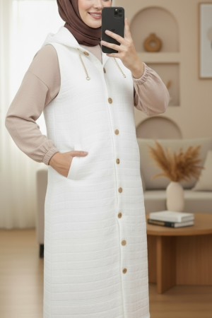 Önü Düğmeli Zincir Detaylı Kapşonlu Kapitone Yelek -Beyaz