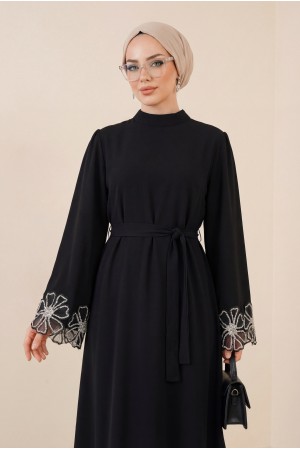 Kolları ve Eteği Çiçekli Taş Detaylı Bağcıklı Krep Elbise -Siyah