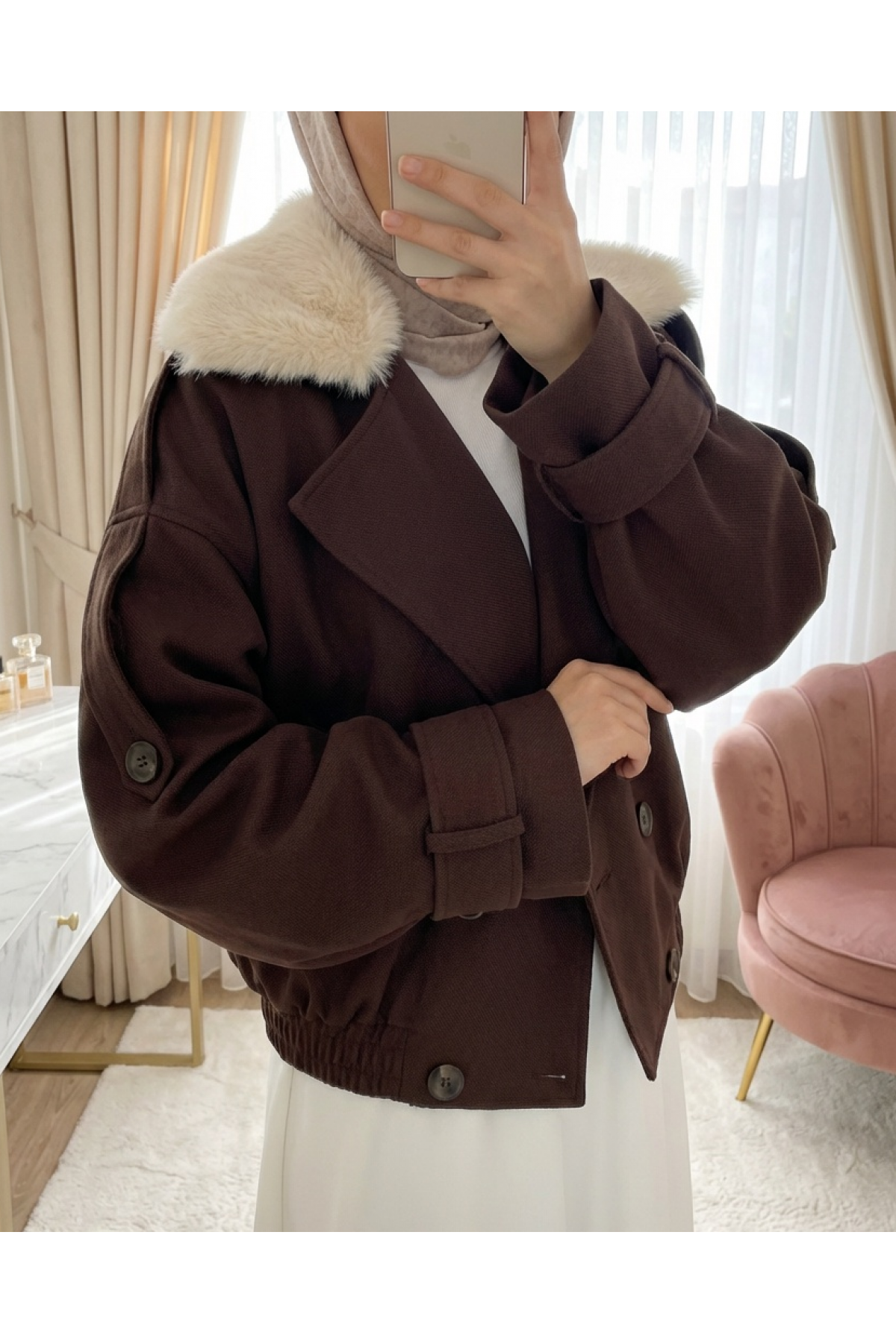 Double-breasted jacket with elasticated collar and stripe detail, short trench coat.