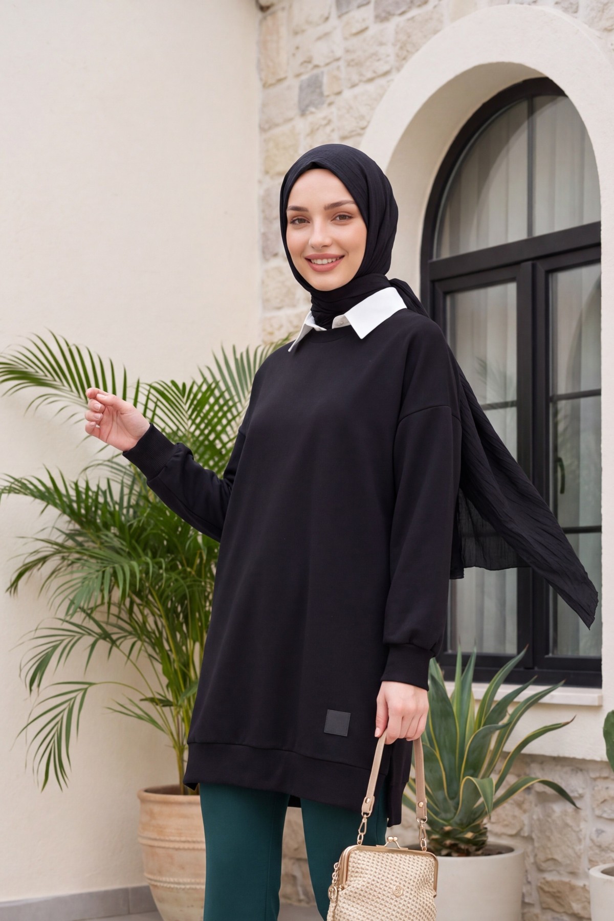 Crew Neck Slit Sweatshirt -Black