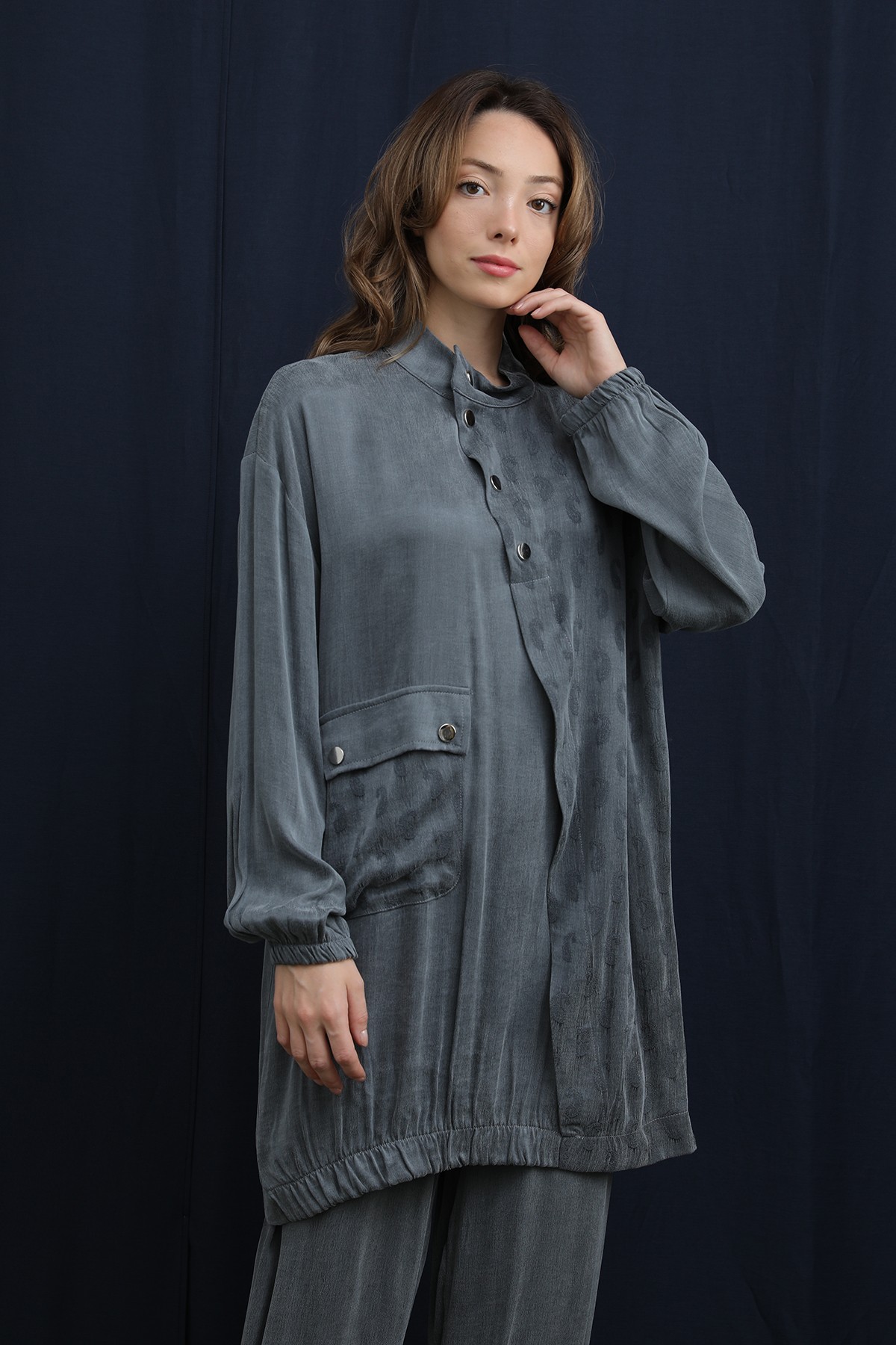 Women's Suit with Snap Collar Detail and Pocket 