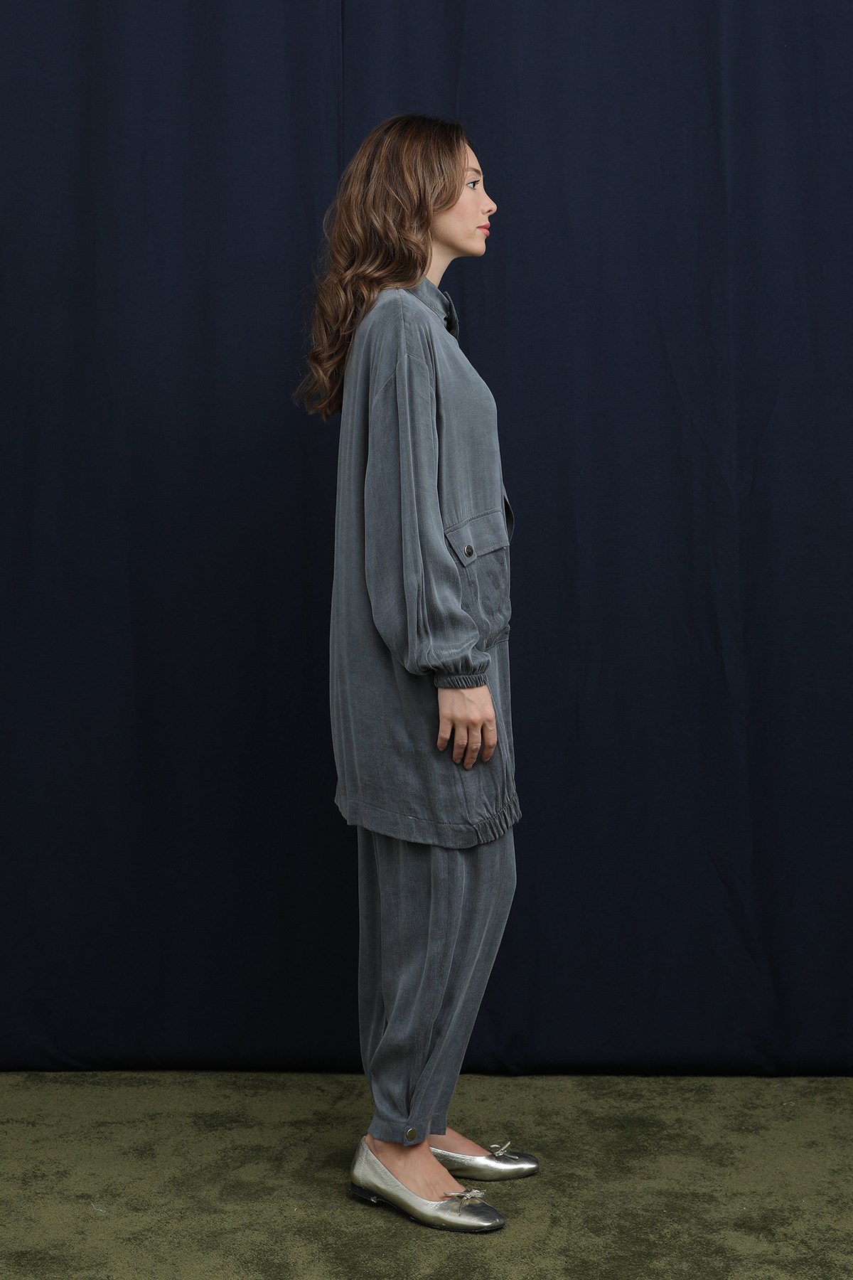 Women's Suit with Snap Collar Detail and Pocket 