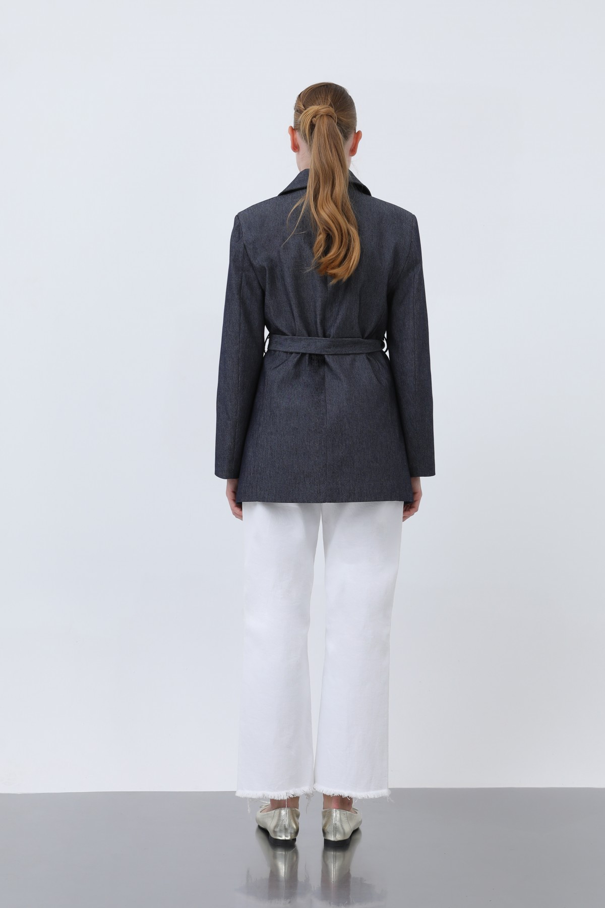 Women's Denim Blazer Jacket with Belt Detail and Shoulder Pads  detay görseli