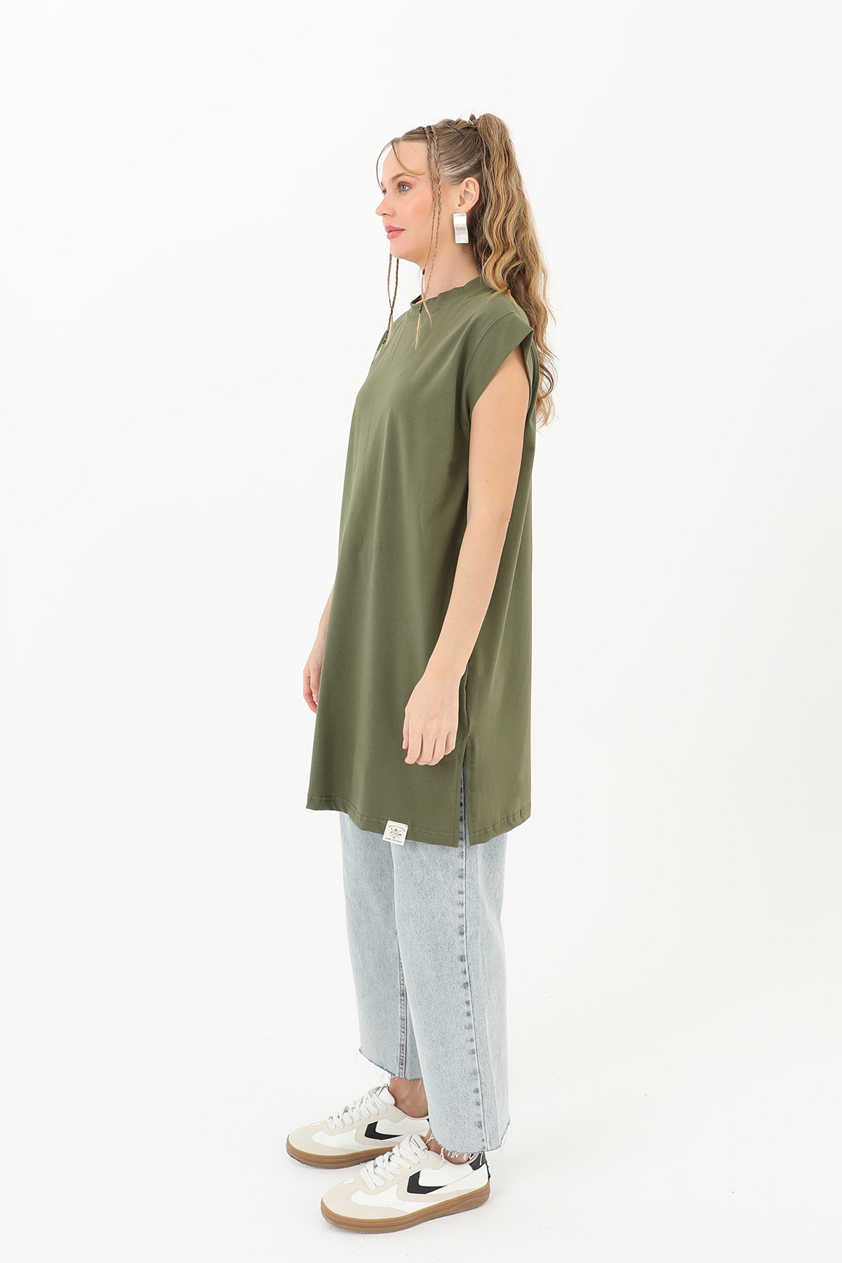 Women's Basic Sleeveless T-shirt