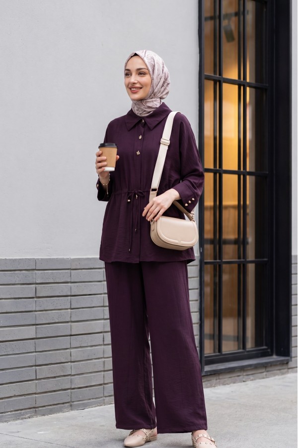 Cotton crinkle set with tunnel drawstring and elasticated waist trousers.   -Damson