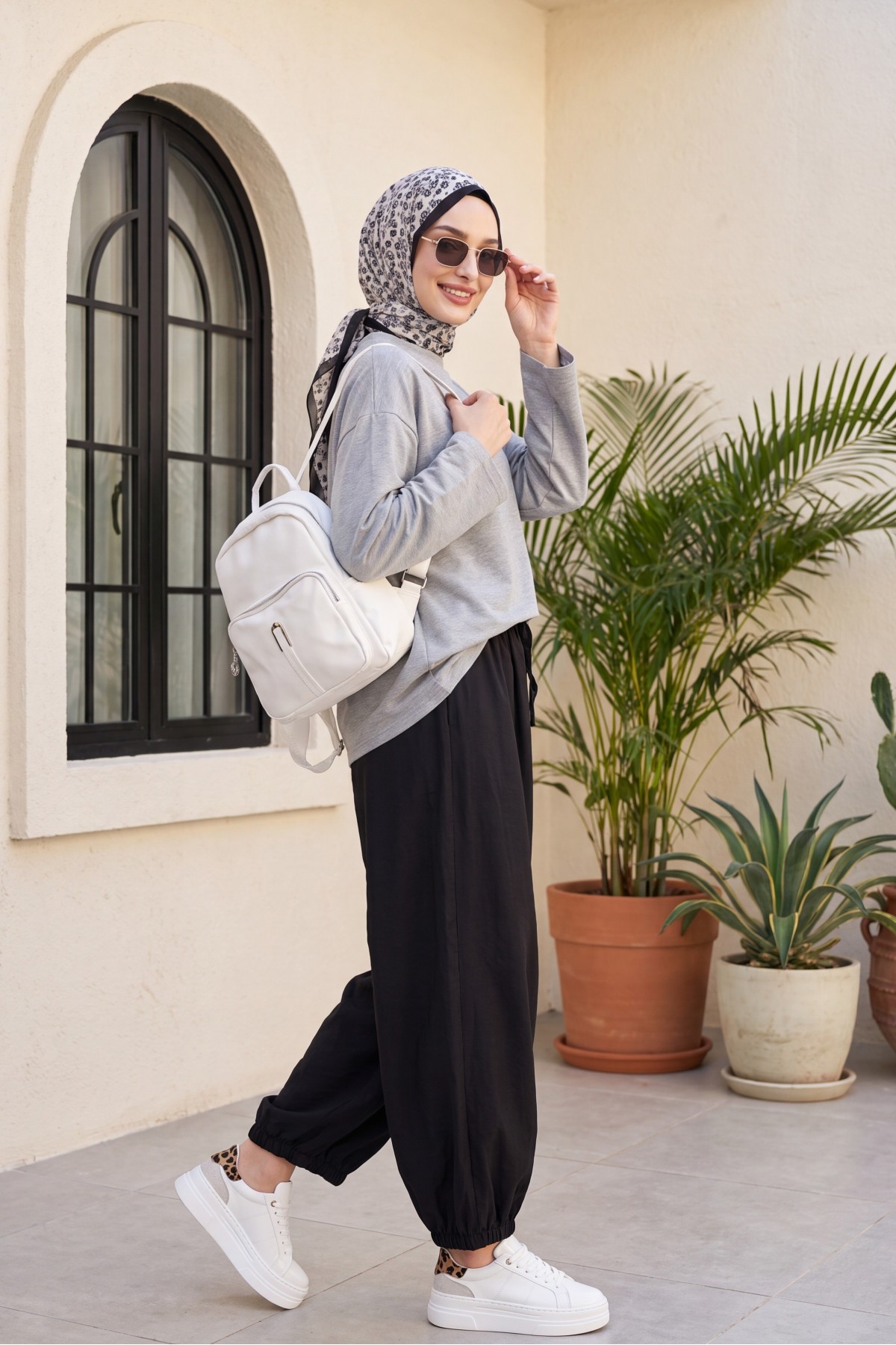 Modal trousers with elasticated waistband, pockets, and drawstring. -Black