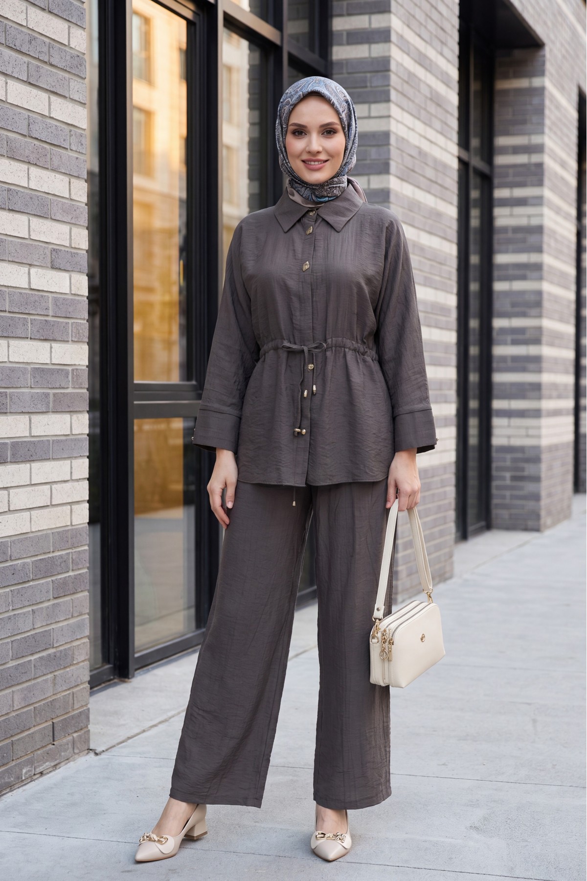 Cotton crinkle set with tunnel drawstring and elasticated waist trousers.     - Soil