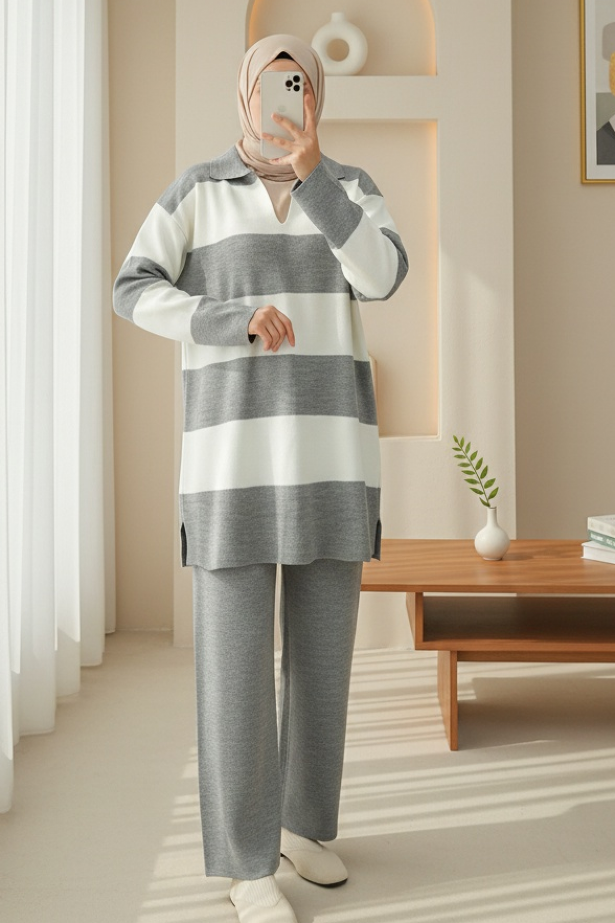 V-Neck Knitwear Suit with Trousers -Grey