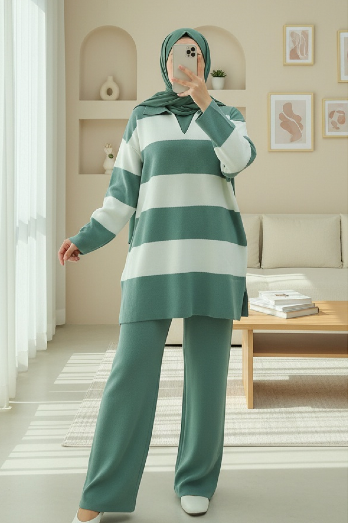 V-Neck Knitwear Suit with Trousers -Mint Color