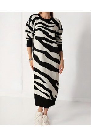 Slit Patterned Knit Dress -Black
