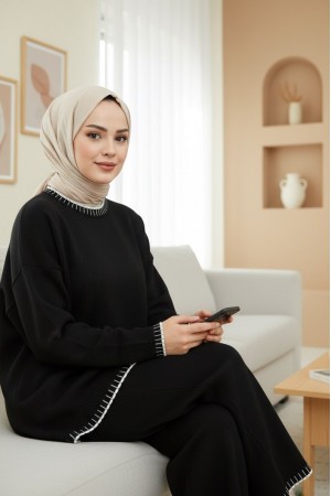 Yuvarlak Yaka Uçları Nakış Detaylı Triko Takım -Siyah