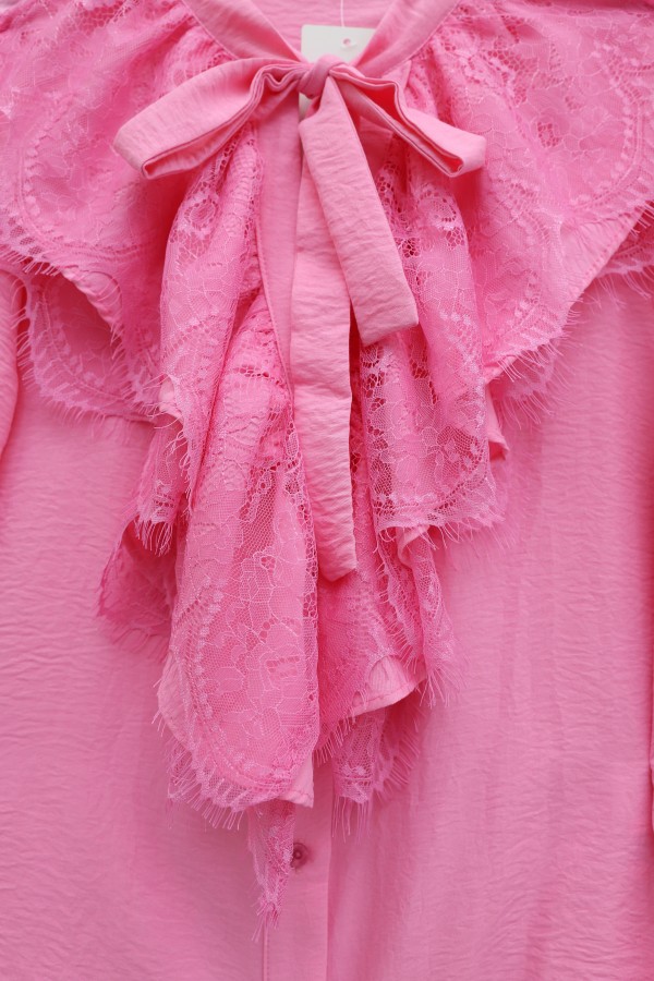 Cupra Ayrobin Shirt with Tie-Collar Guipure Lace and Ruffled Sleeves -Pink