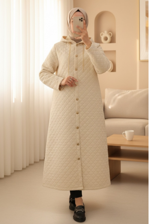 Kapşonlu Zincir Detaylı Düğmeli Kapitone Kap -Bej