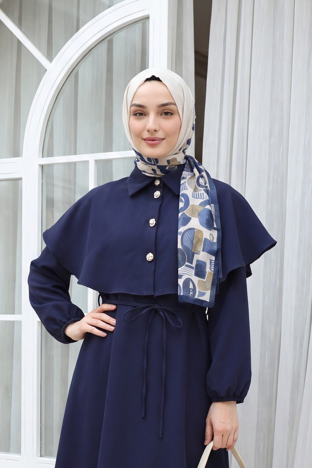 Yakalı Pelerin Detaylı Kemerli Kolu Lastikli Krep Elbise -Laci