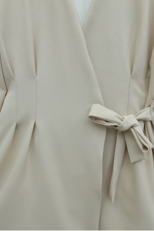 Pens Detaylı Önü Çapraz Bağlamalı Pantolonlu İthal Krep Takım -Bej