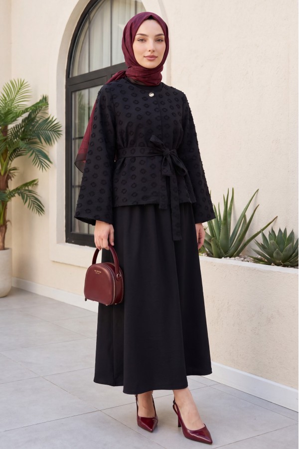 Single-Button Belted Skirt with Pockets and Embossed Jacquard Pattern -Black