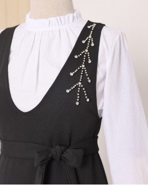 Yakası Taşlı Kemerli Eteği Fırfırlı Jile -Siyah