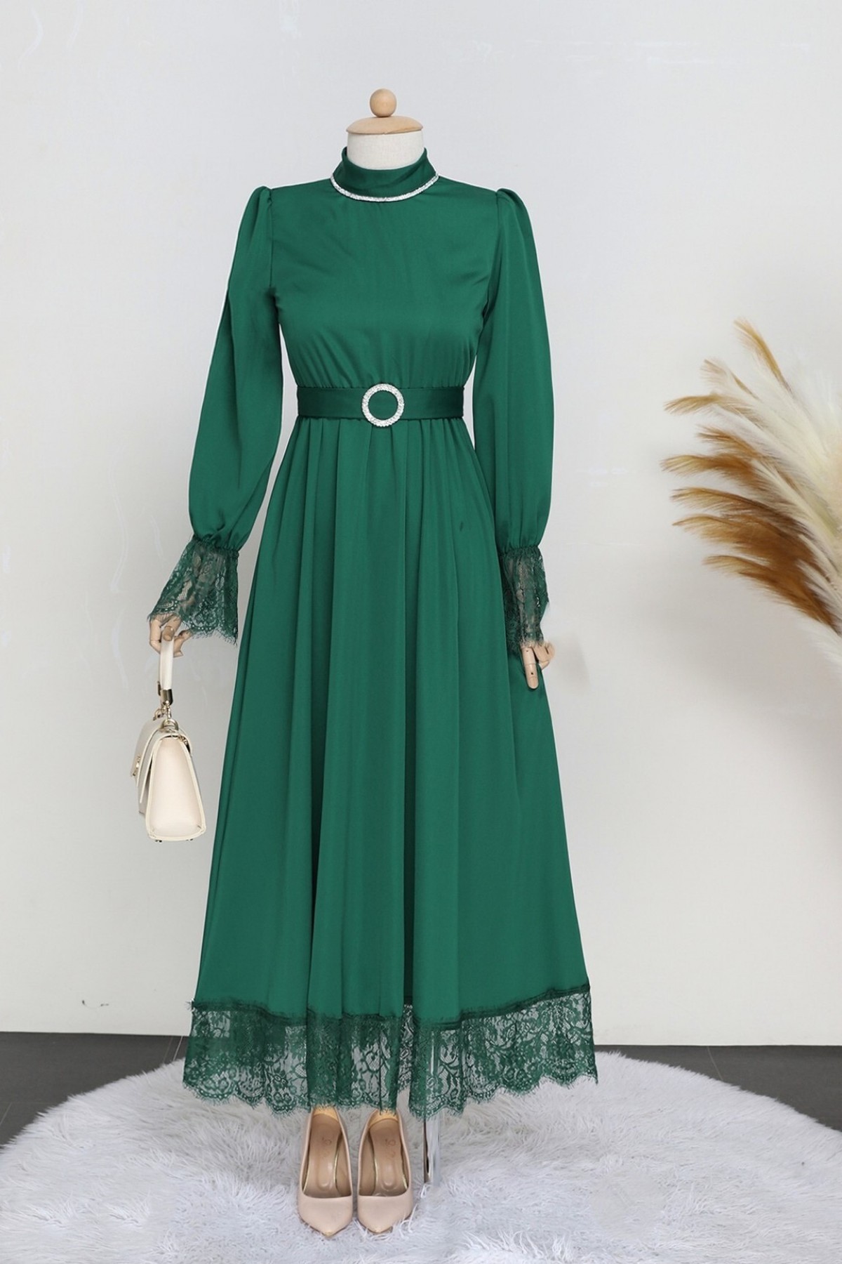 Dress with lace sleeves and skirt, elastic waist and belt -Emerald