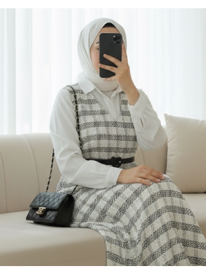 V-Neck Tweed Gilet -Ecru