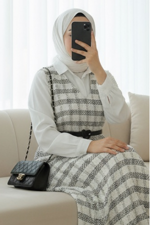 V Yaka Tuvit Jile   -Ekru