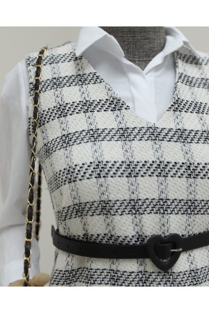 جيليه تويد برقبة على شكل حرف V  -أبيض سكري