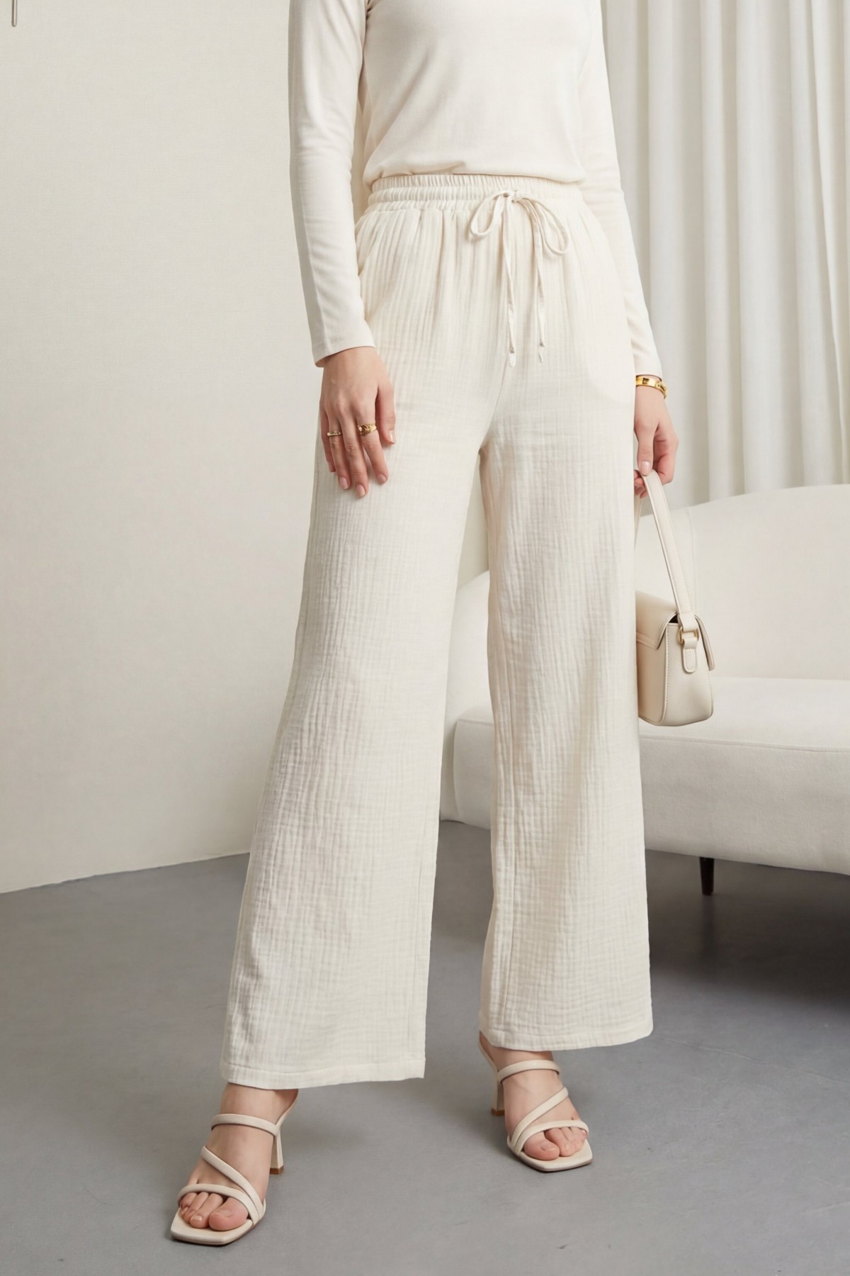 Wide-leg muslin trousers with elasticated waist and drawstring. -Ecru