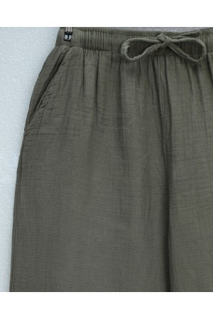 بنطال واسع الساقين من قماش الموسلين مع خصر مطاطي ورباط. -خاكي