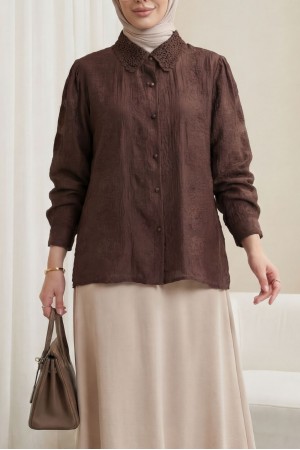Top Düğmeli Yakası Dantelli Desenli Jakar Gömlek -Kahve