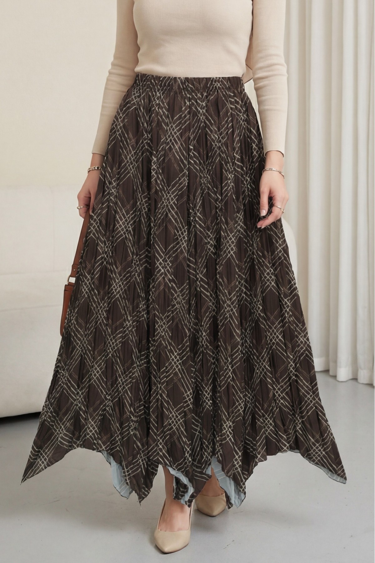 Elasticated Waist Patterned Asymmetrical Cut Crash Skirt -Brown