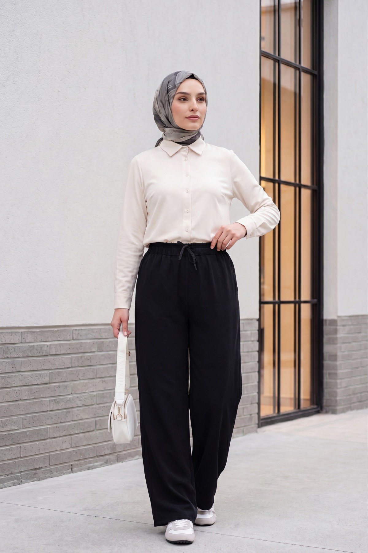 Elasticated Waist, Double Pocket, Wide Leg Tencel Trousers -Black