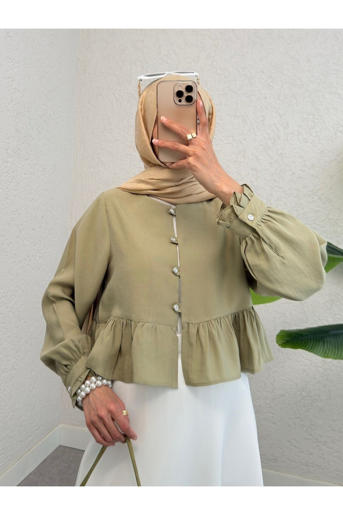 Eteği Ve Kolu Fırfırlı Taşlı Düğmeli Modal Kumaş Gömlek -Zeytin